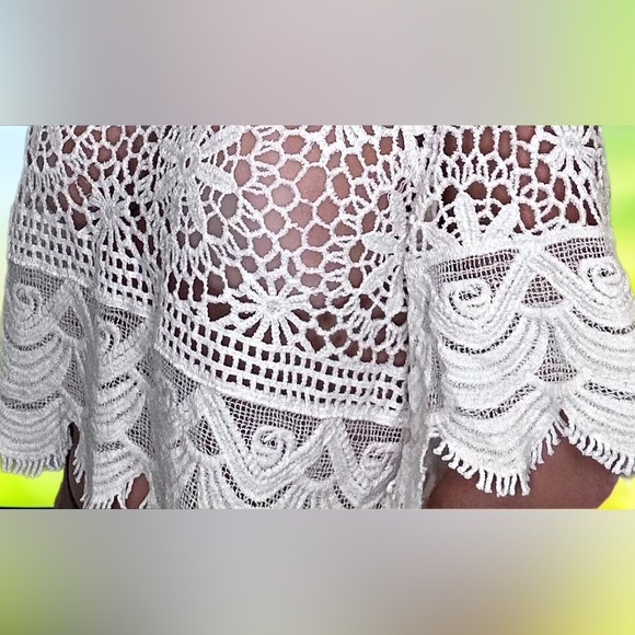 Beautiful BoHo crocheted knit top New without tags - Picture 3 of 3